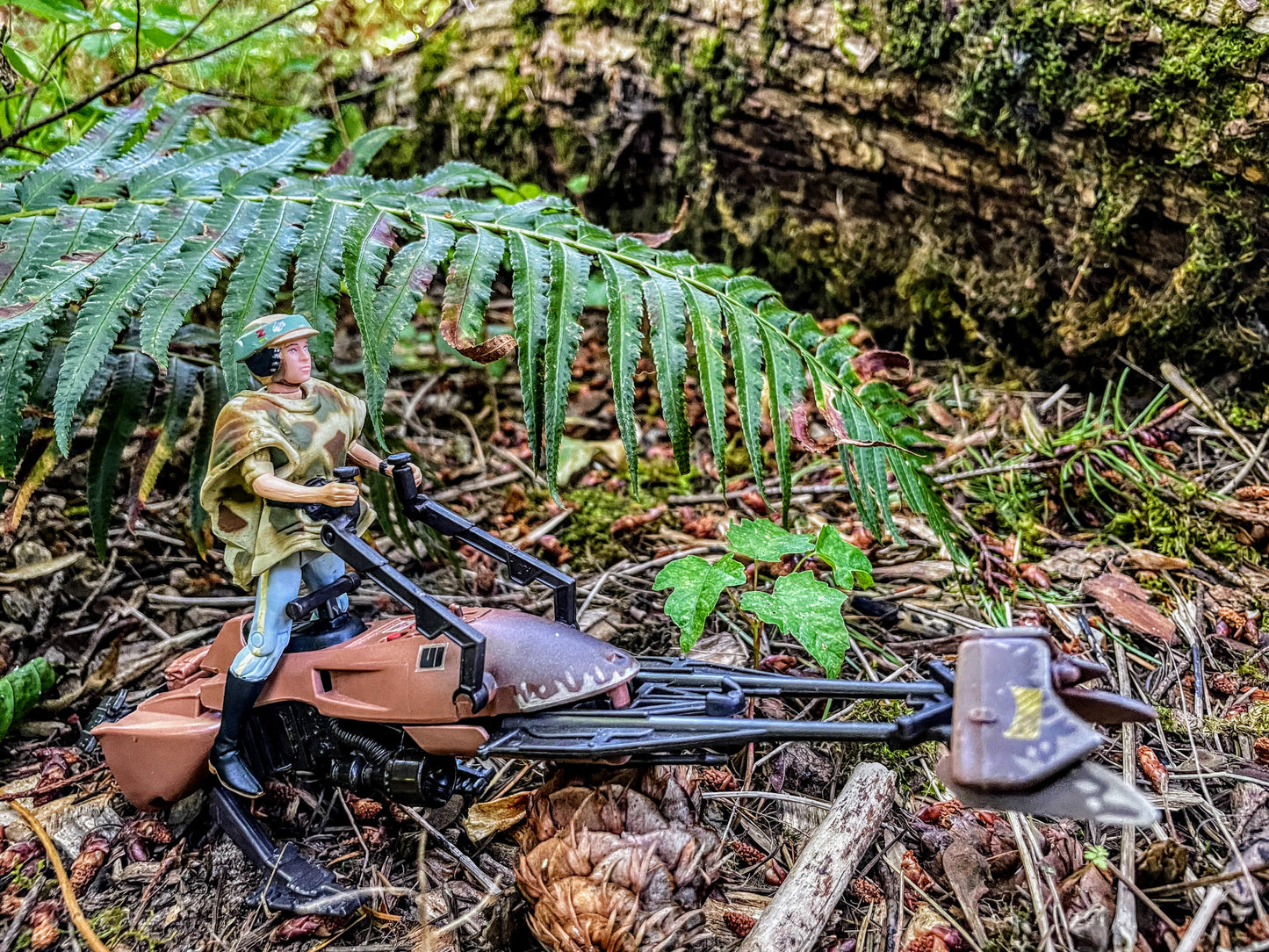 POTF Speeder Bike with Princess Leia Organa in Endor Gear