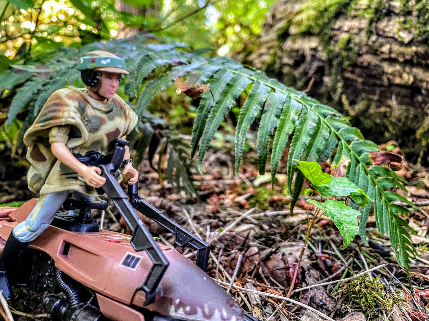 POTF Speeder Bike with Princess Leia Organa in Endor Gear