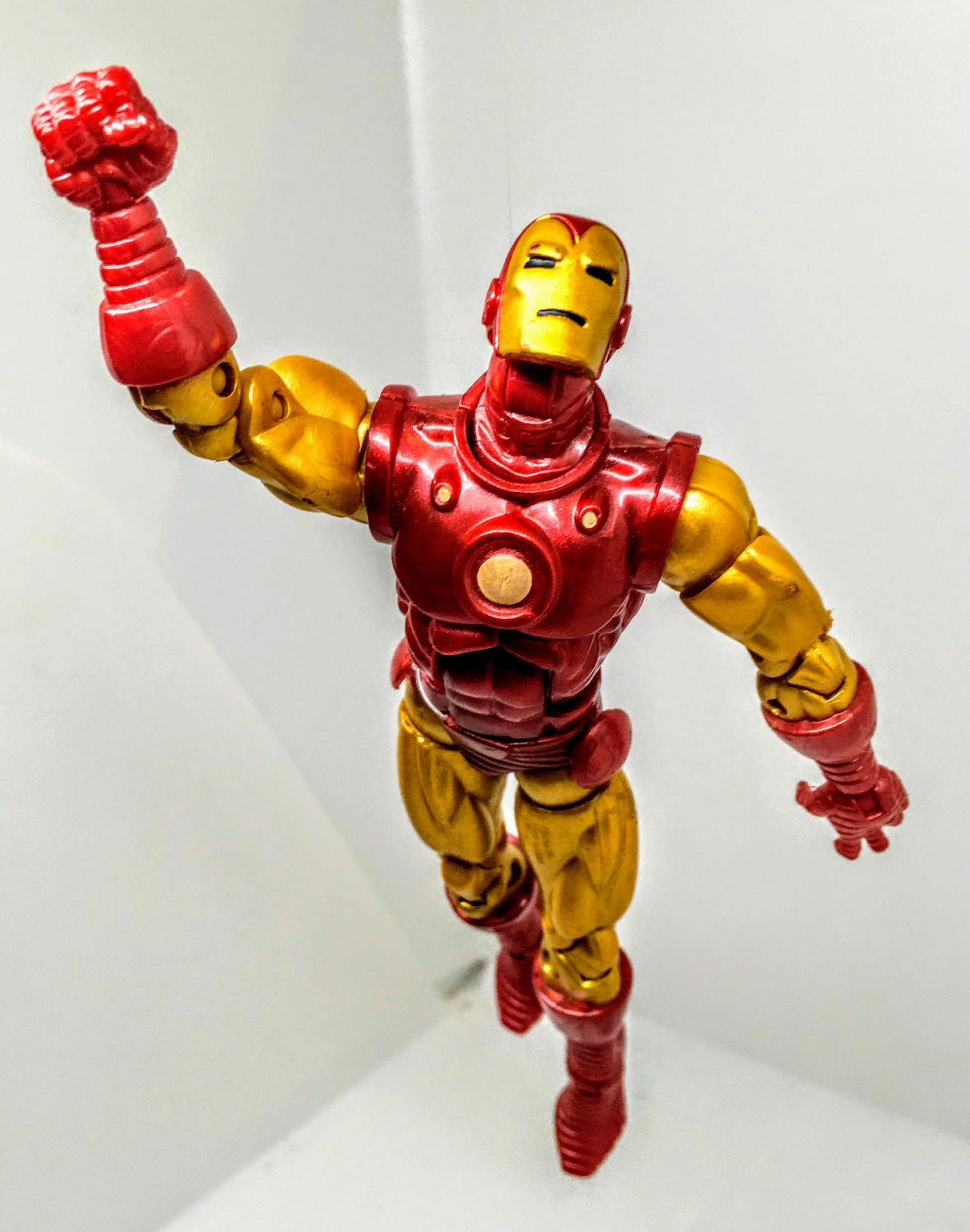 Hasbro Marvel Legends Classic Iron Man